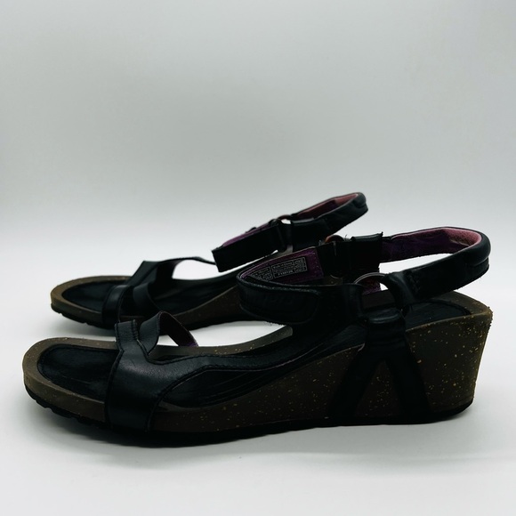 Teva Women’s Cabrillo Crossover Wedge Black Leather Sandals Size 9 - Picture 2 of 12